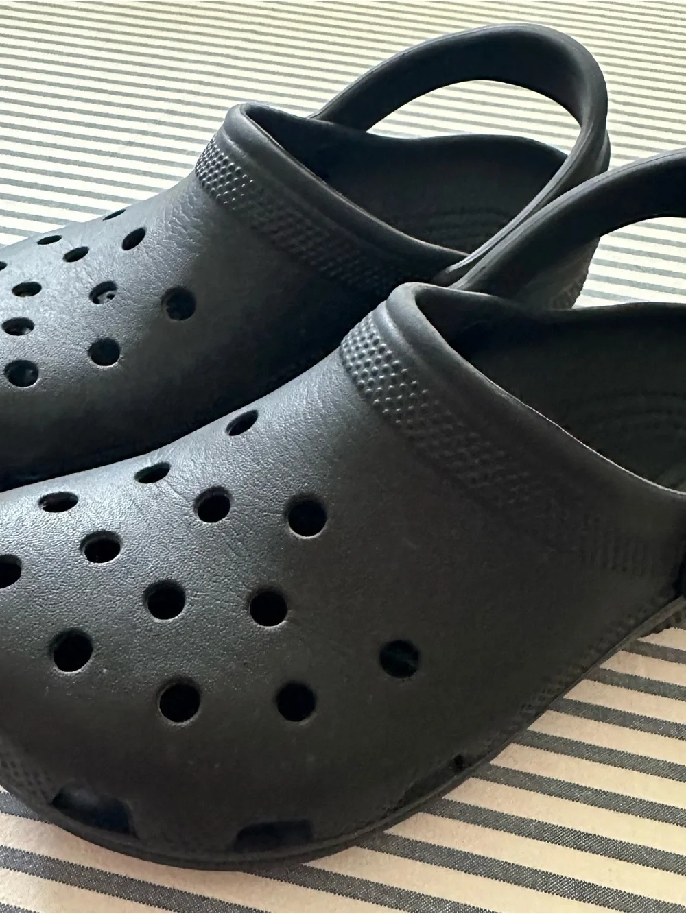 CROCS Classic Clog in Black